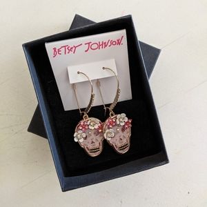 Betsey Johnson Skull Earrings NWT